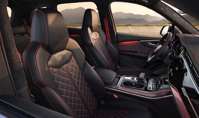 Interior cockpit of the 2026 Audi Q7