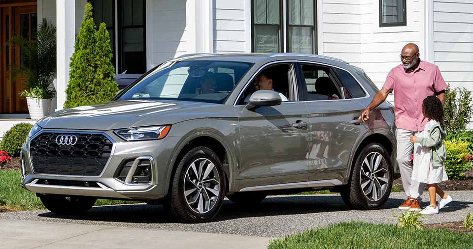 Father and daughter getting inside the spacious New Audi Q5