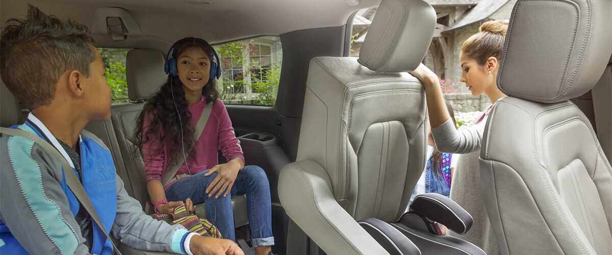 Family getting into an Expedition