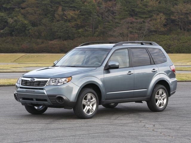 2013 Subaru Forester SUV exterior light blue angled outdoors.jpg