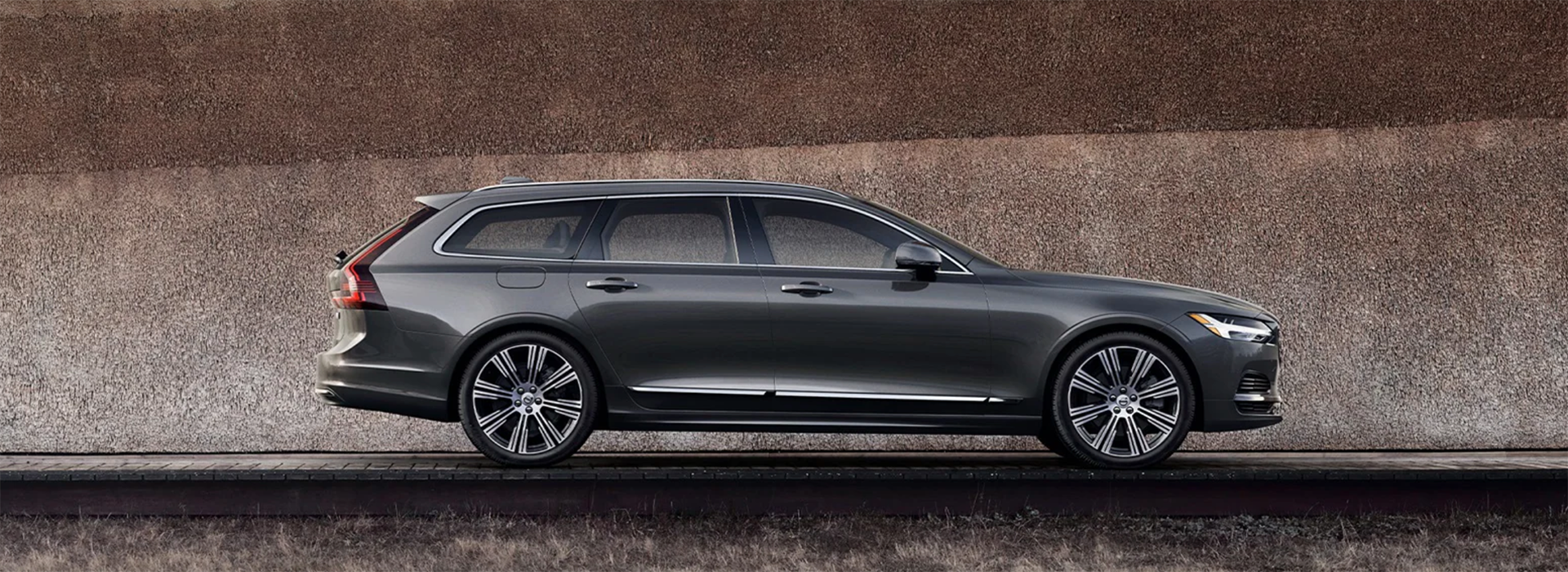 2021 Volvo V90 Hero.png