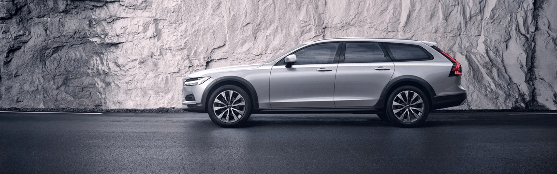 2022-volvo-v90-cross-country-banner