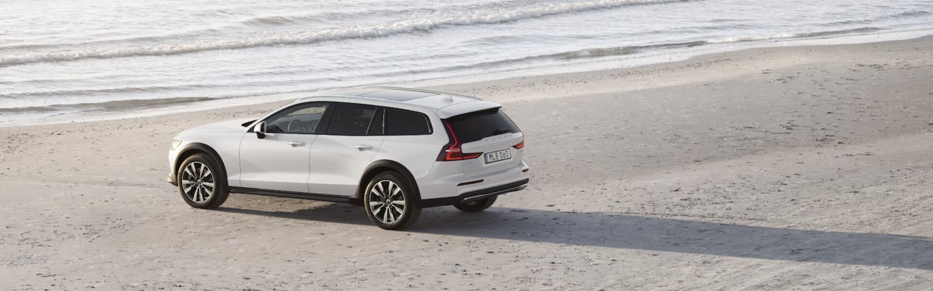 Volvo V60 with Polestar Engineered Optimization parking by the beach.png Volvo V60 with Polestar Engineered Optimization parking by the beach