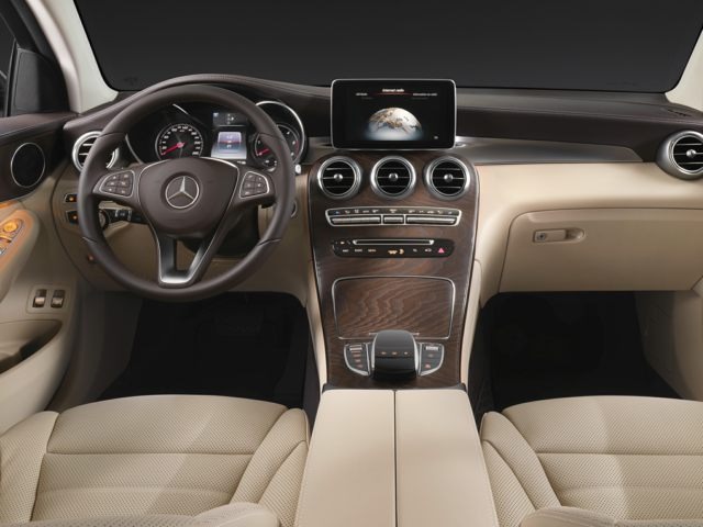 2018 Mercedes-Benz GLC interior