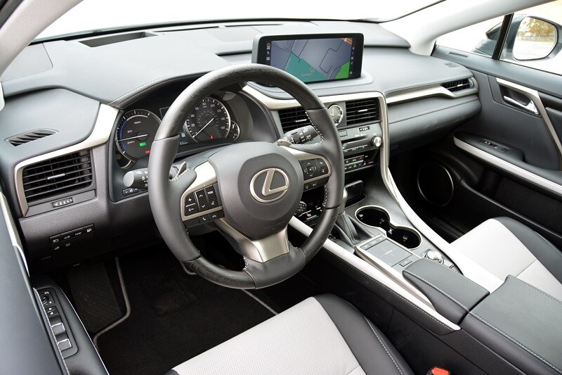 Two-tone interior of the Lexus RX 450h