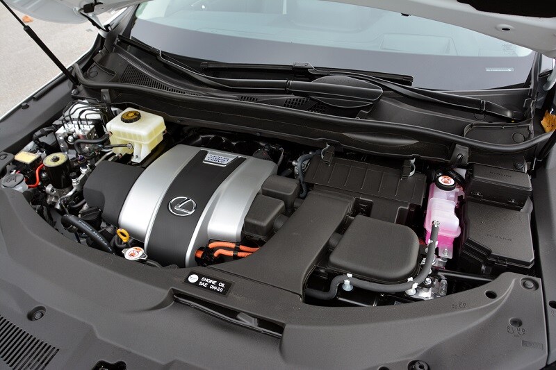 Engine bay of the Lexus RX 450h
