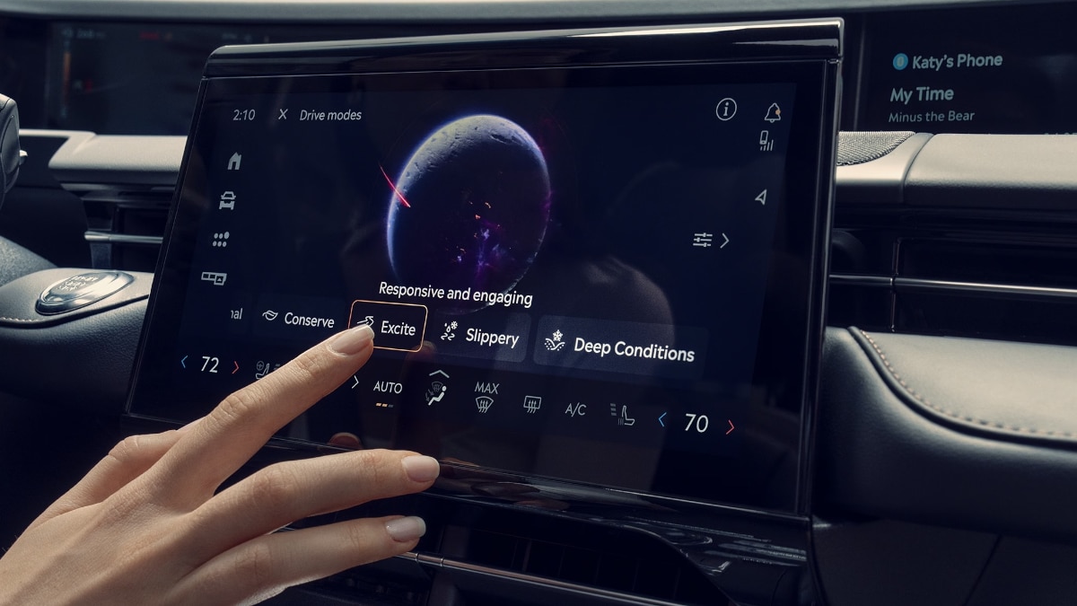 View of Lincoln touchscreen showing the various drive modes offered