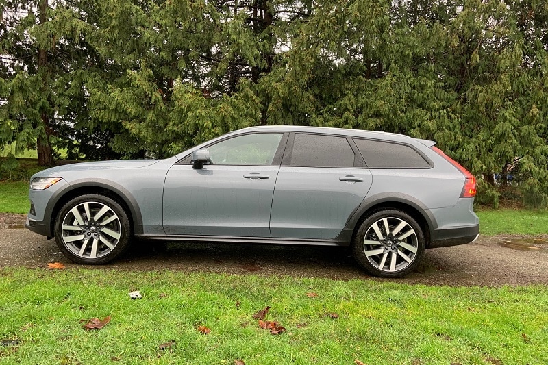 Exterior view of the 2021 Volvo V90 Cross Country T6