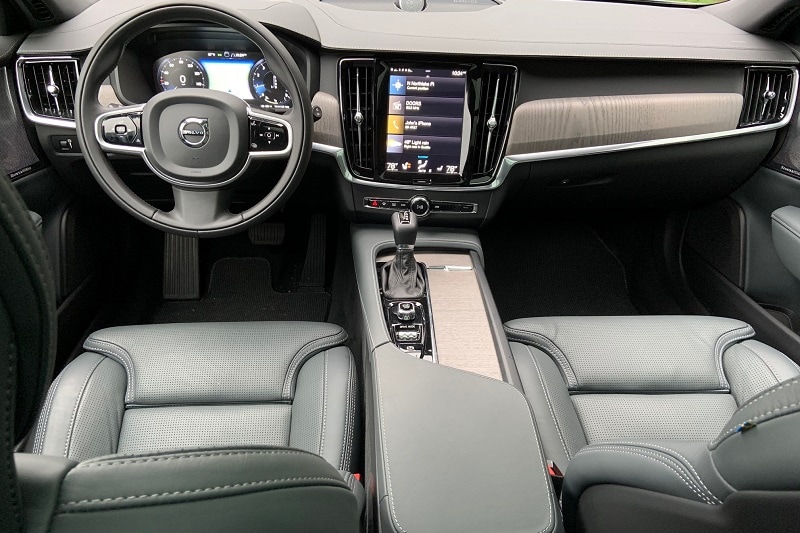 Interior view of the 2021 Volvo V90 Cross Country T6