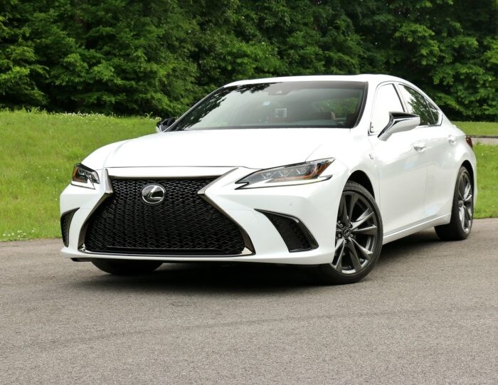 2019 Lexus ES Image of a 2019 Lexus ES