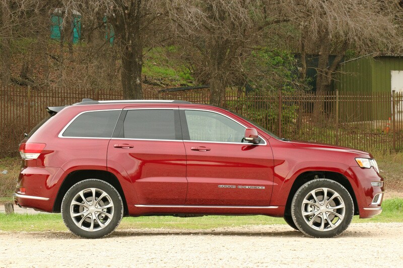 Learn about the exterior features of the 2020 Jeep Grand Cherokee Exterior view of the 2020 Jeep Grand Cherokee
