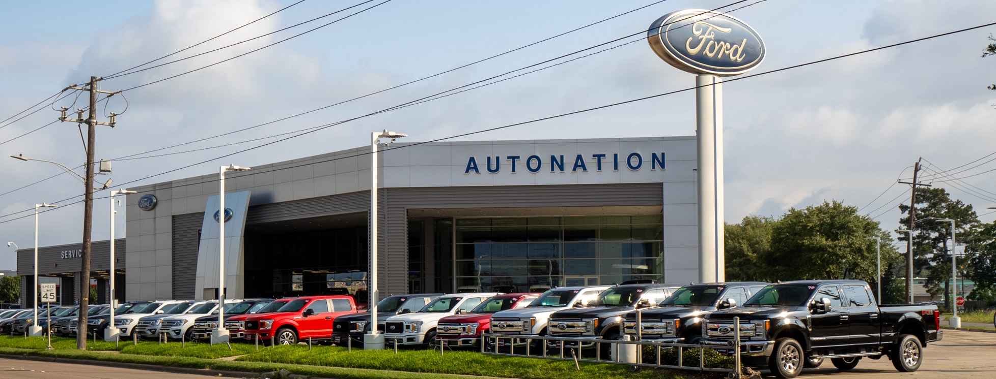 Exterior view of AutoNation Ford Gulf Freeway