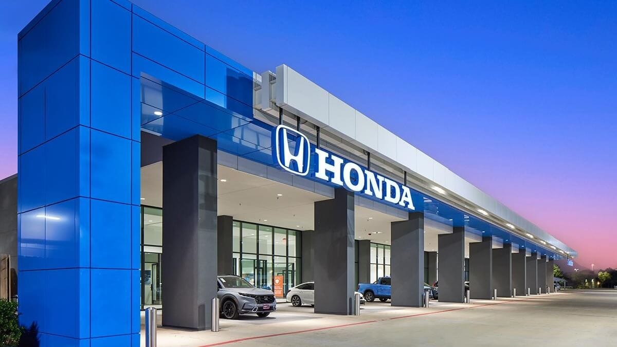 Exterior shot of AutoNation Honda Lewisville