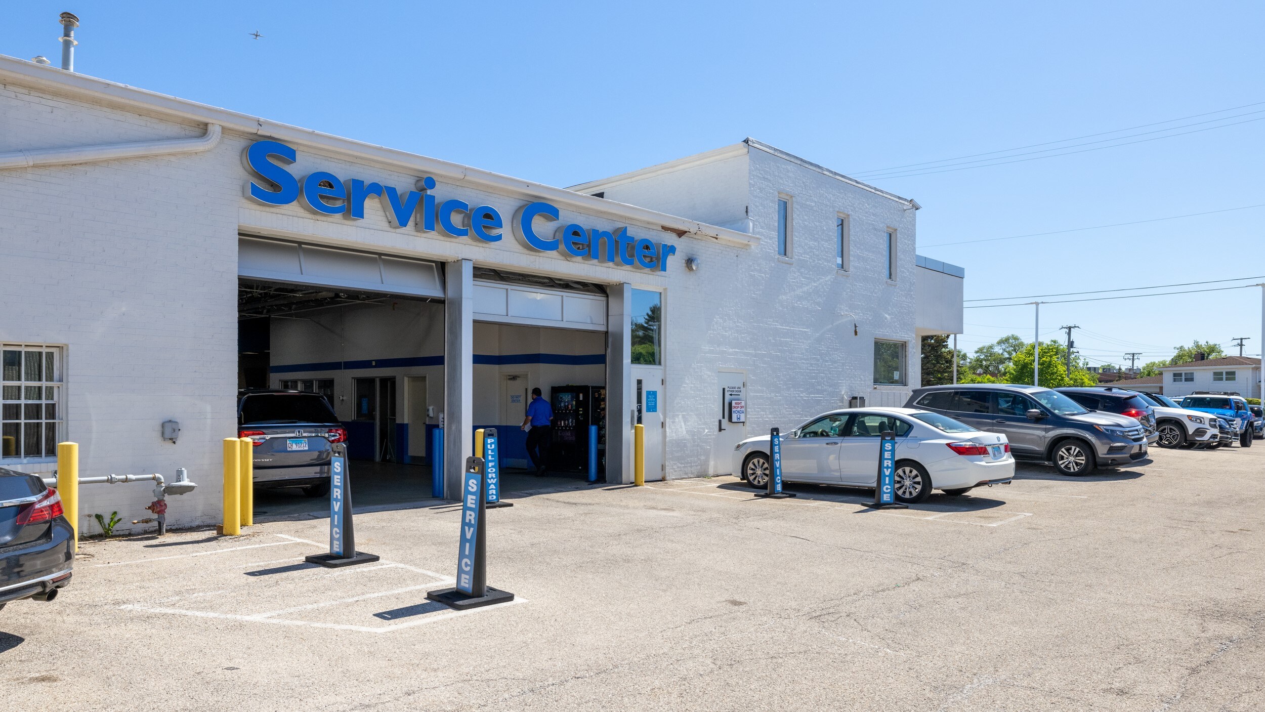 AutoNation Honda O'Hare is here for all your Honda purchasing, servicing, and financing needs in Des Plaines, IL Exterior view of AutoNation Honda O'Hare
