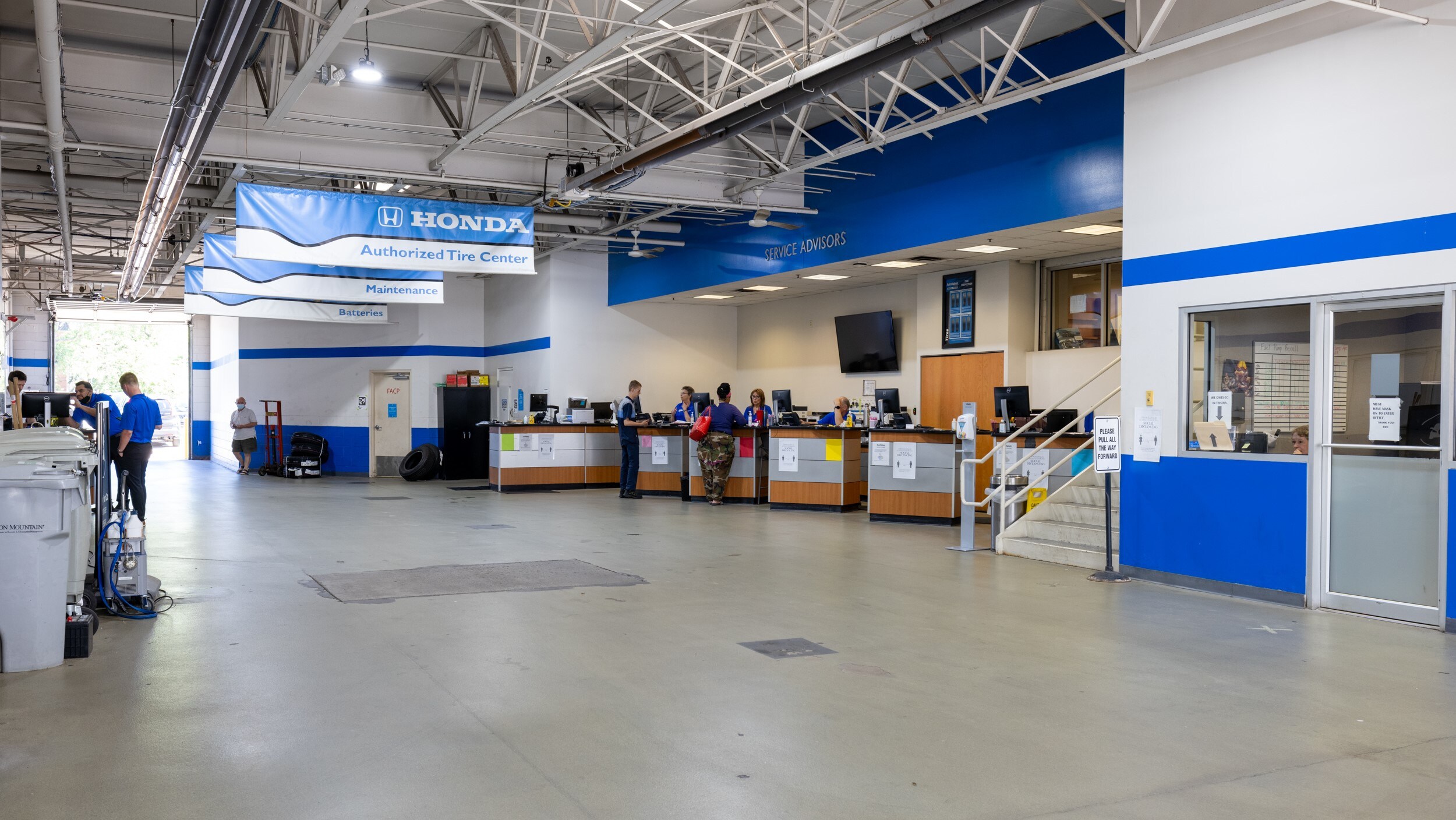 AutoNation Honda O'Hare is here for all your Honda purchasing, servicing, and financing needs in Des Plaines, IL Exterior view of AutoNation Honda O'Hare