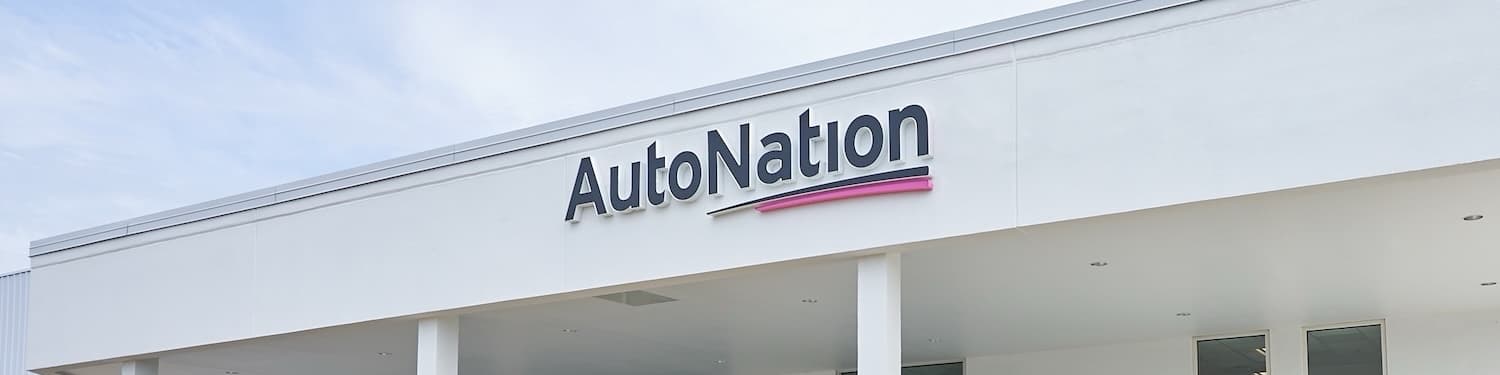Señalización de AutoNation en un concesionario