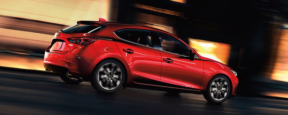 Mazda SKYACTIV® TECHNOLOGY Motion shot of Mazda 6