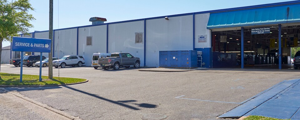 Ford Service Center in Mobile Exterior photo of AutoNation Ford Mobile service bay