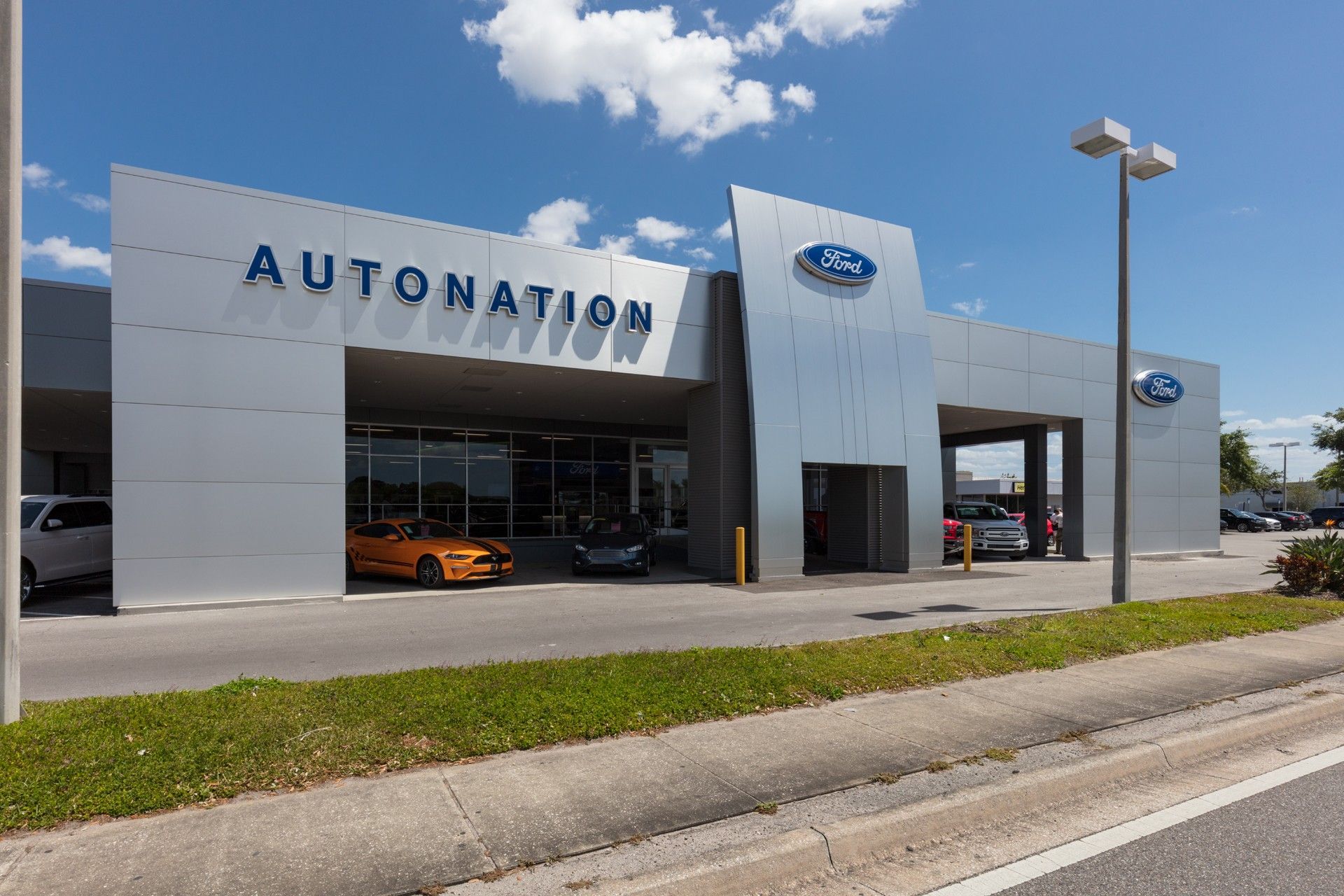 Learn more about AutoNation Ford St. Petersburg exterior shot of AutoNation Ford St. Petersburg