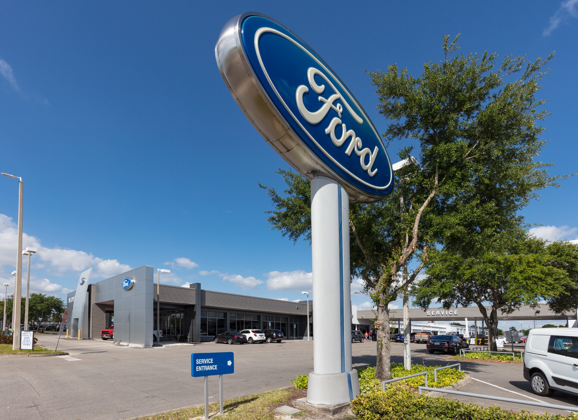 Autonation-Ford-St-Petersburg_021_LR_.jpg