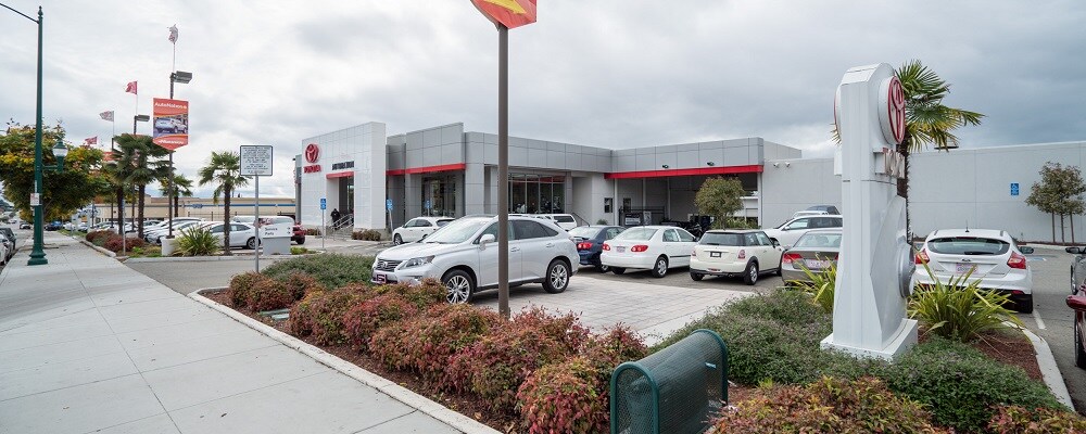 AutoNation Toyota Hayward Exterior view of AutoNation Toyota Hayward during the day