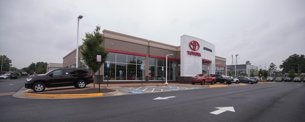 AutoNation Toyota Leesburg Exterior view of AutoNation Toyota Leesburg during the day