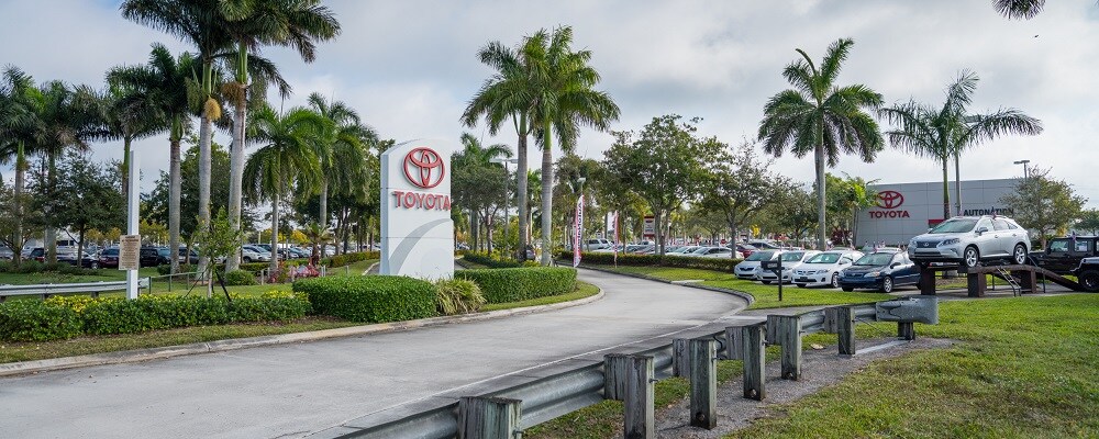 AutoNation Toyota Weston Outside view of AutoNation Toyota Weston