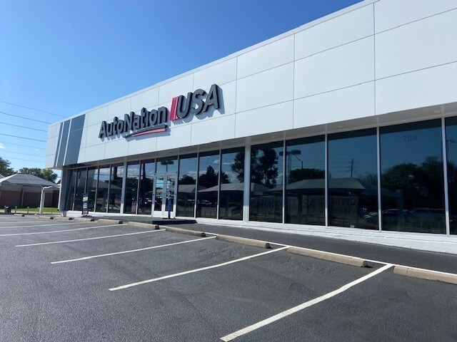 Exterior view of AutoNation USA Denver 104