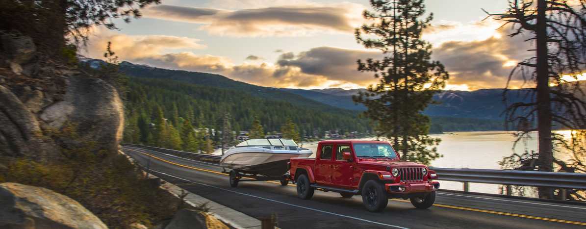 2021-Jeep-Gladiator-HighAltitude-Truck-L01.jpg