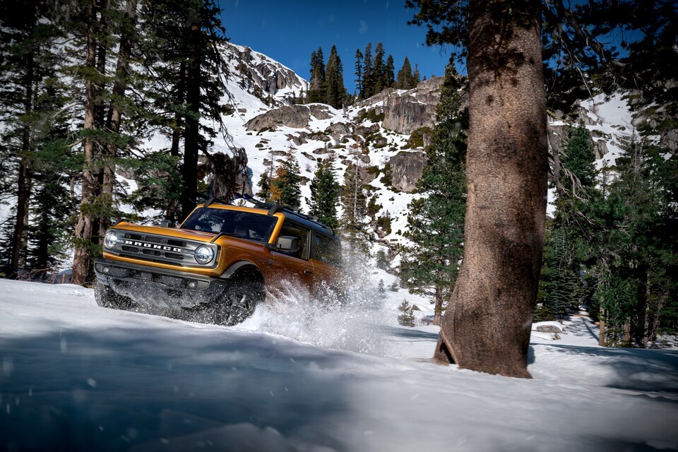 2022-Ford-Bronco-BigBend-2Door-SUV-L01.jpeg