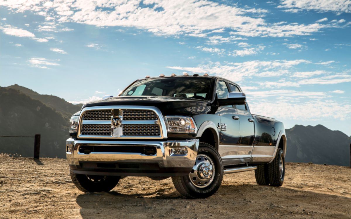 2016-RAM-3500-Laramie-Crew-Truck-L01 (1).jpeg