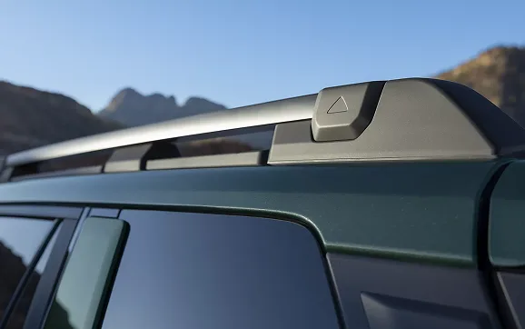 Close-up of the roof rail and integrated exterior gear rest