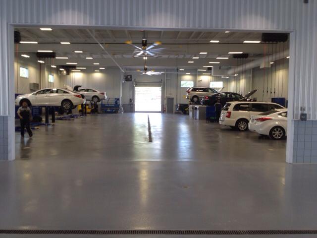 Balise Hyundai of
Springfield auto service bay car repair bay at Balise Hyundai