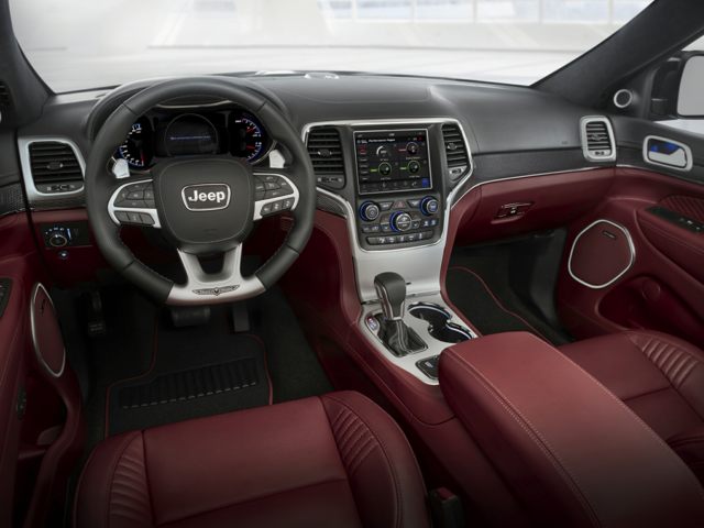 2018-jeep-cherokee-trackhawk-interior.jpeg