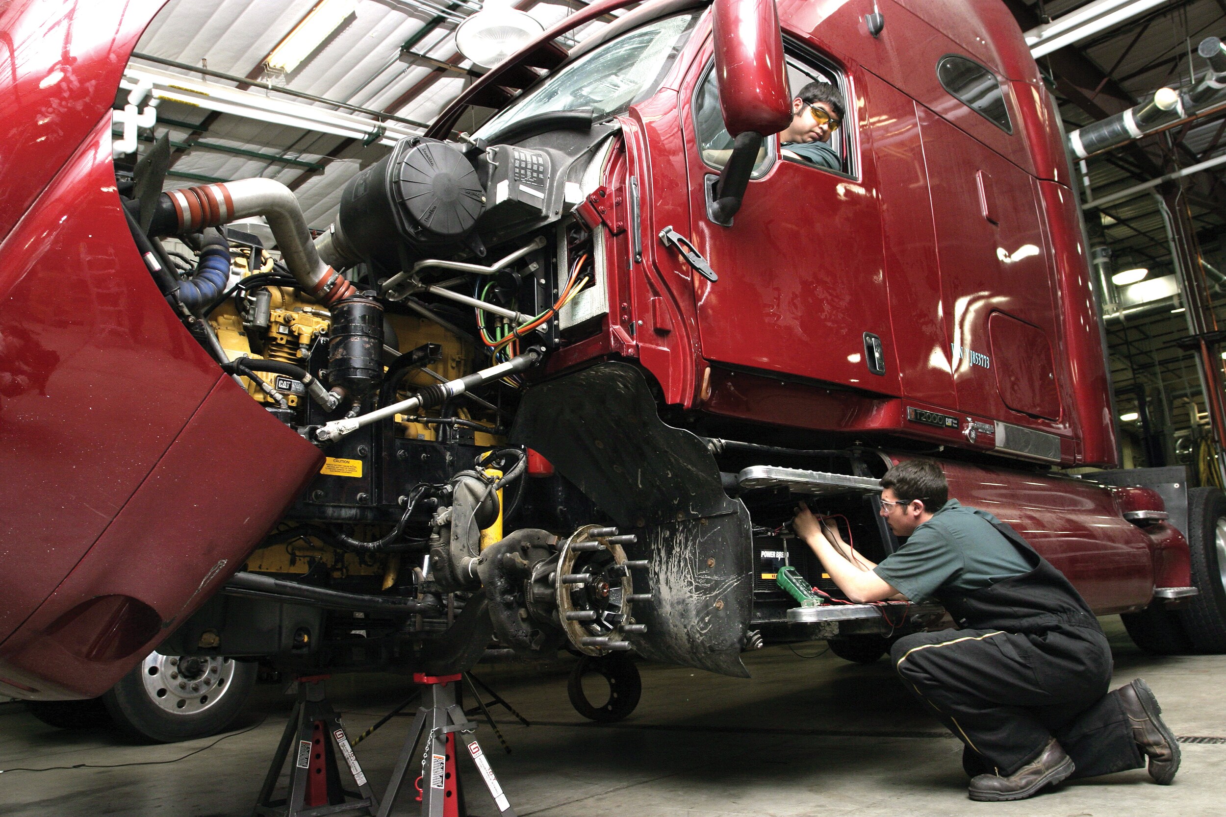 Heavy-Diesel-Truck-Mechanics.jpg