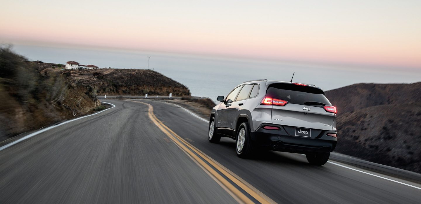 2018-Jeep-Cherokee-Gallery-Exterior-Overland-Billet-Silver-Highway.jpg.image.1440.jpg