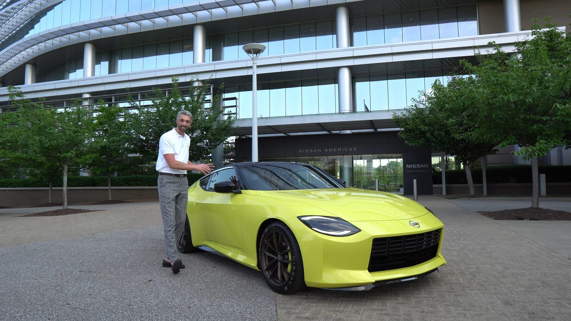 2022-nissan-z-proto-walkaround-video-reveals-7000-rpm-redline-cool-easter-eggs_4.jpg