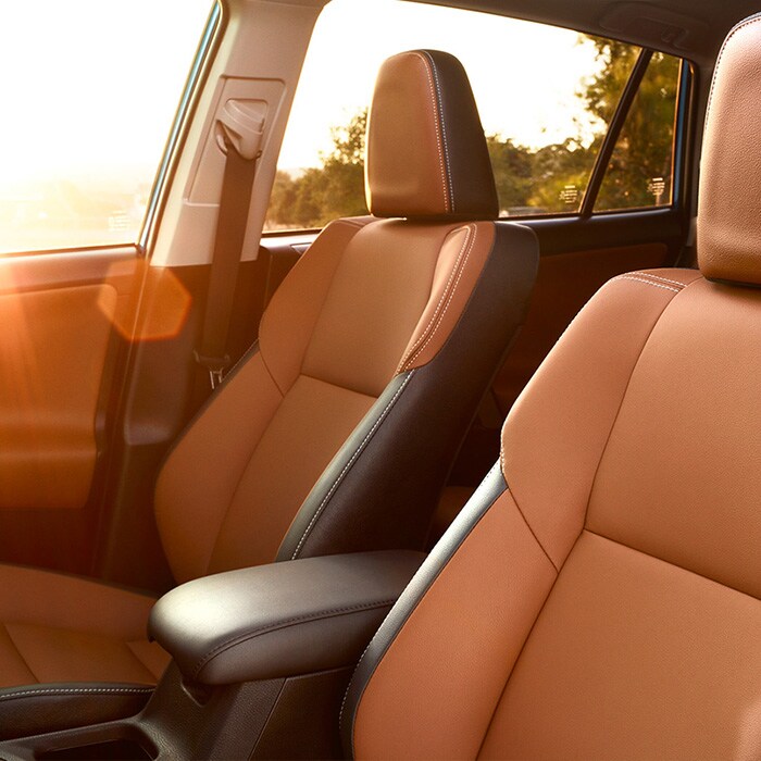 2016-rav4-interior.jpg