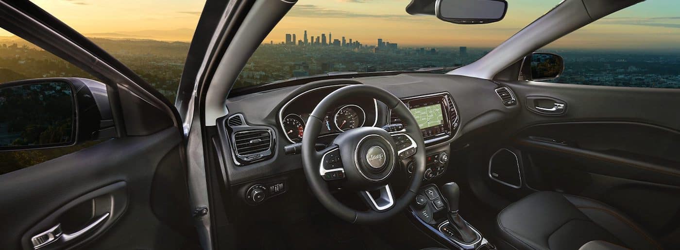 MY21-Compass-Gallery-Interior-Limited-General-Interior-City-View-Desktop.jpg.image_.2880.jpg