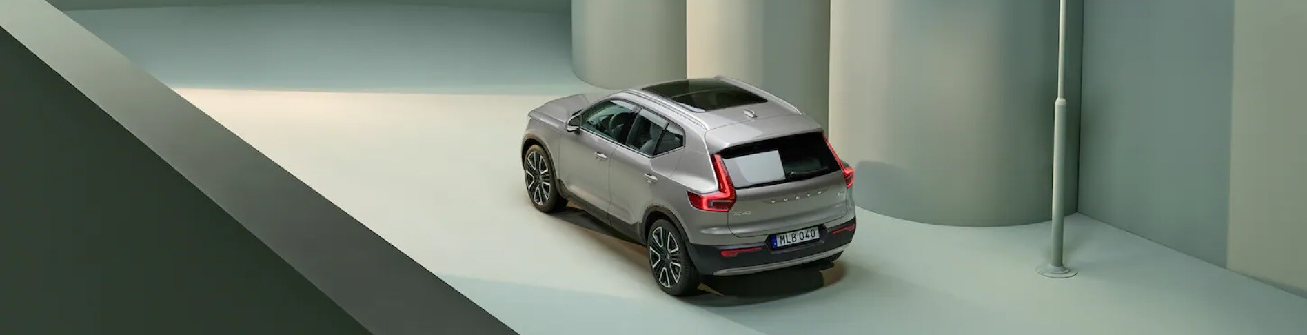 2023 Volvo XC40 1.jpg