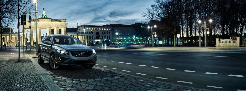 2017-Volvo-XC60-R-Design-SUV.jpeg