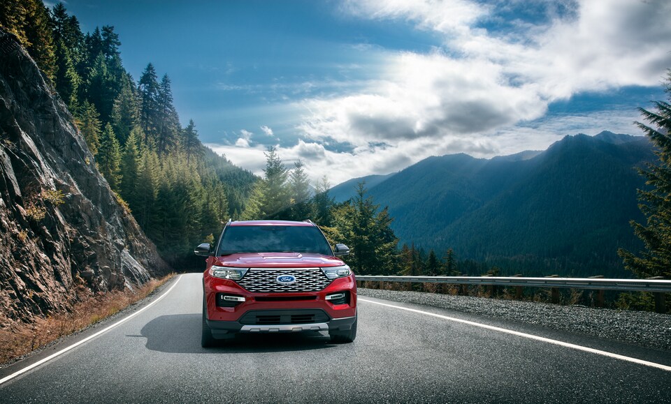 2020-Ford-Exporer-Platinum-SUV-L03.png