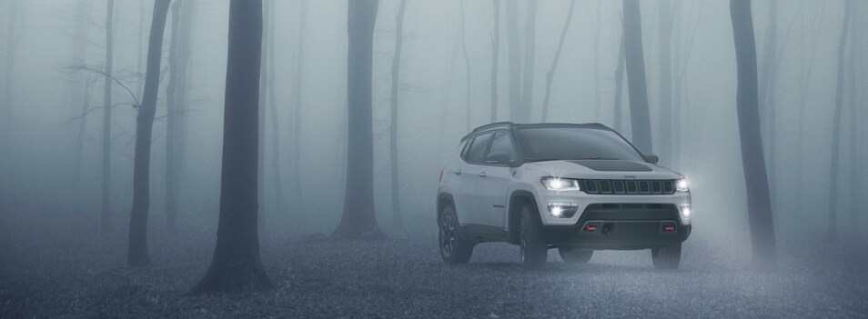 2021-Jeep-Compass-Trailhawk-SUV-L02 (2).png