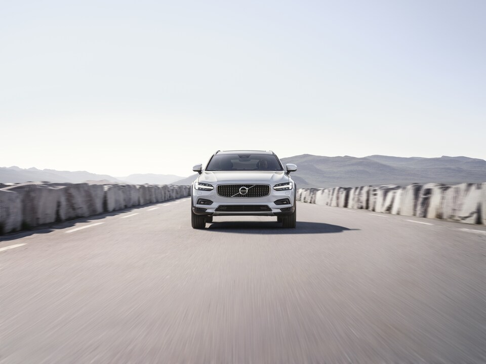 2024-Volvo-V90CrossCountry-Ultimate-Wagon-L01.png
