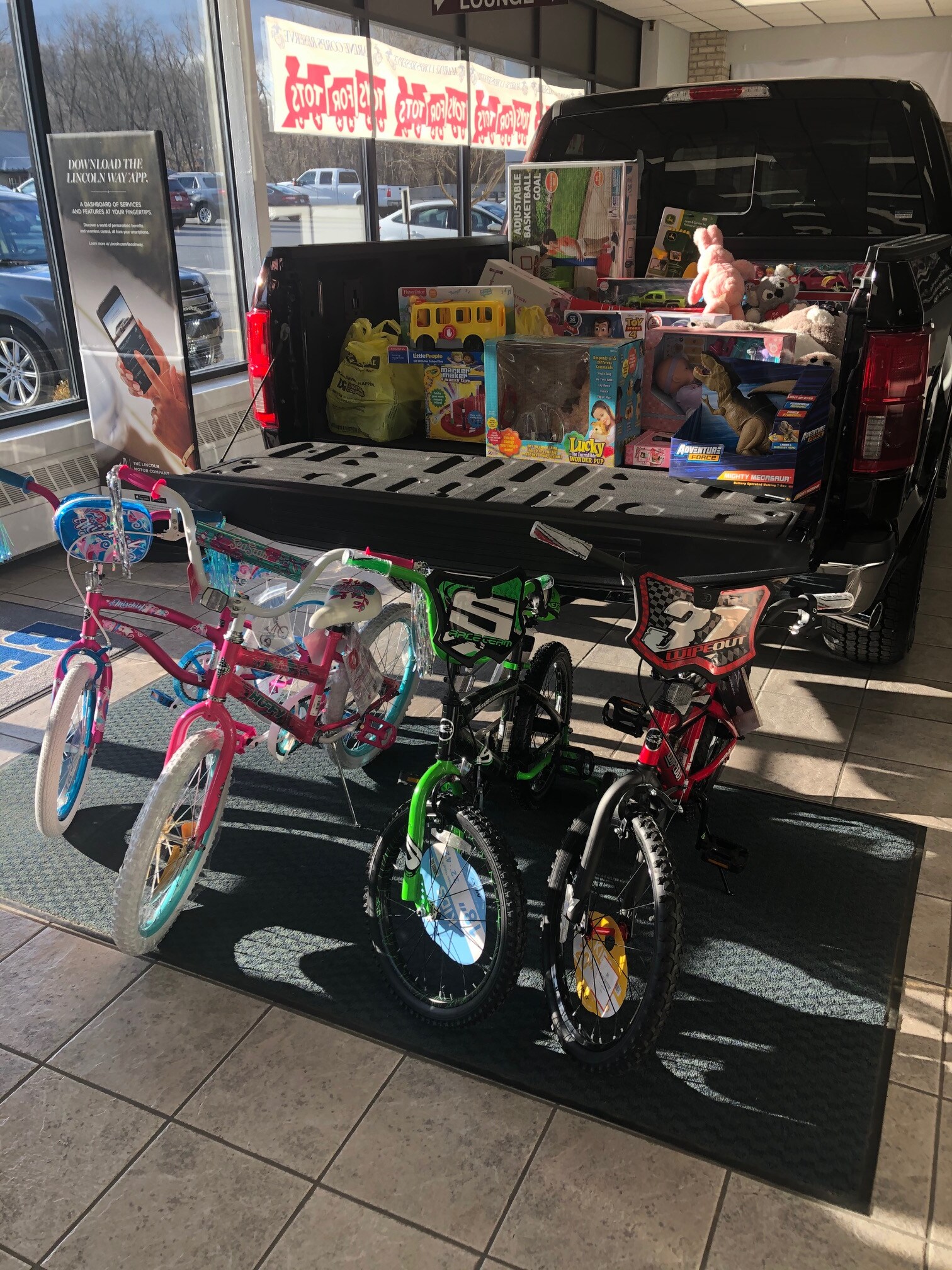 Toys For Tots 2.jpg