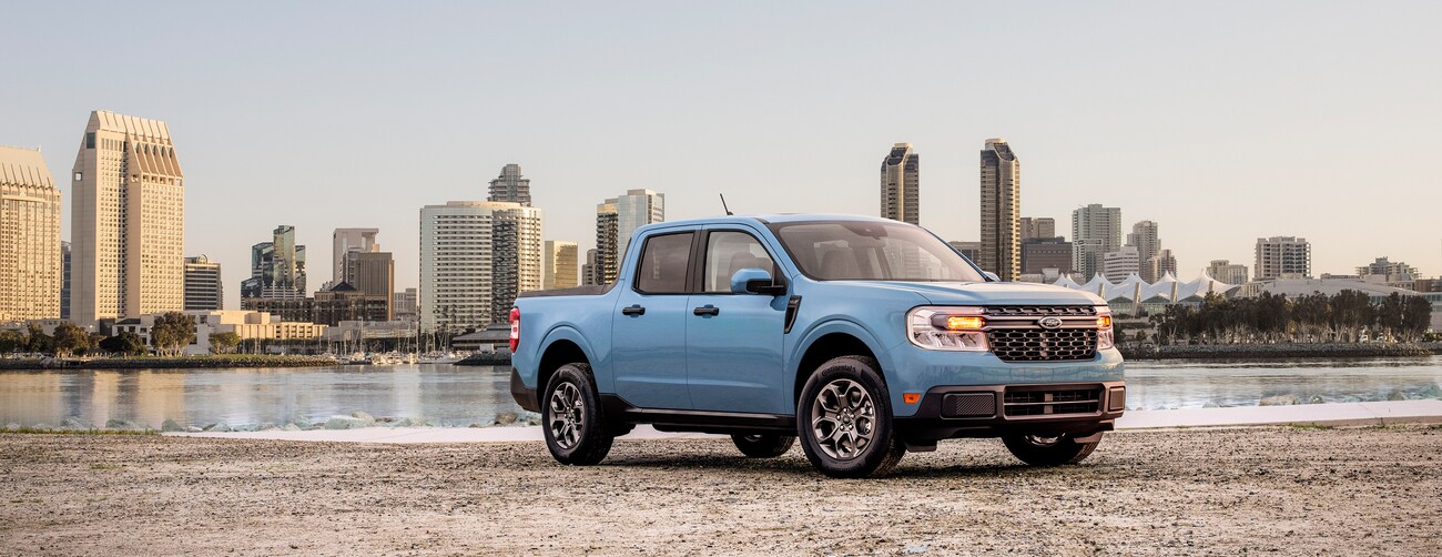 2022-Ford-MaverickHybrid-XLT-CrewCab-Truck-L01.jpg