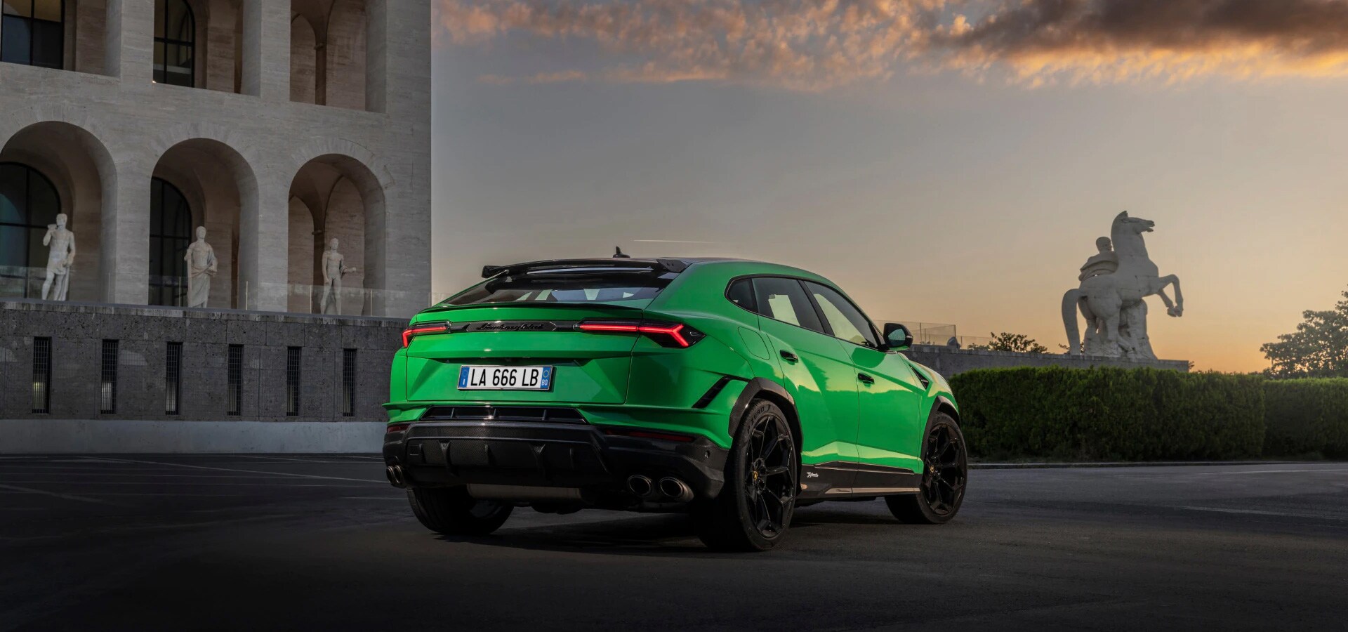 urus_gate_03.jpg
