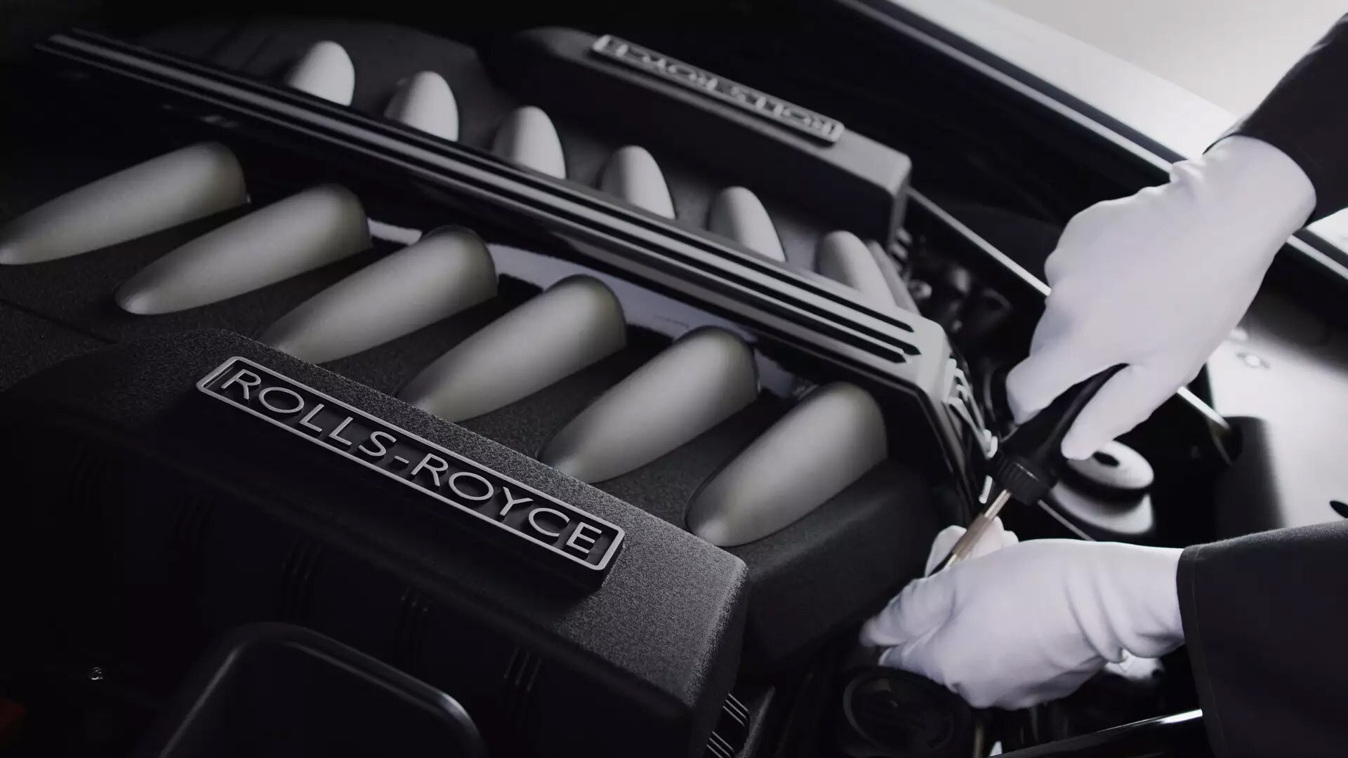 RollsRoyce_Service_UnderHood.jpg