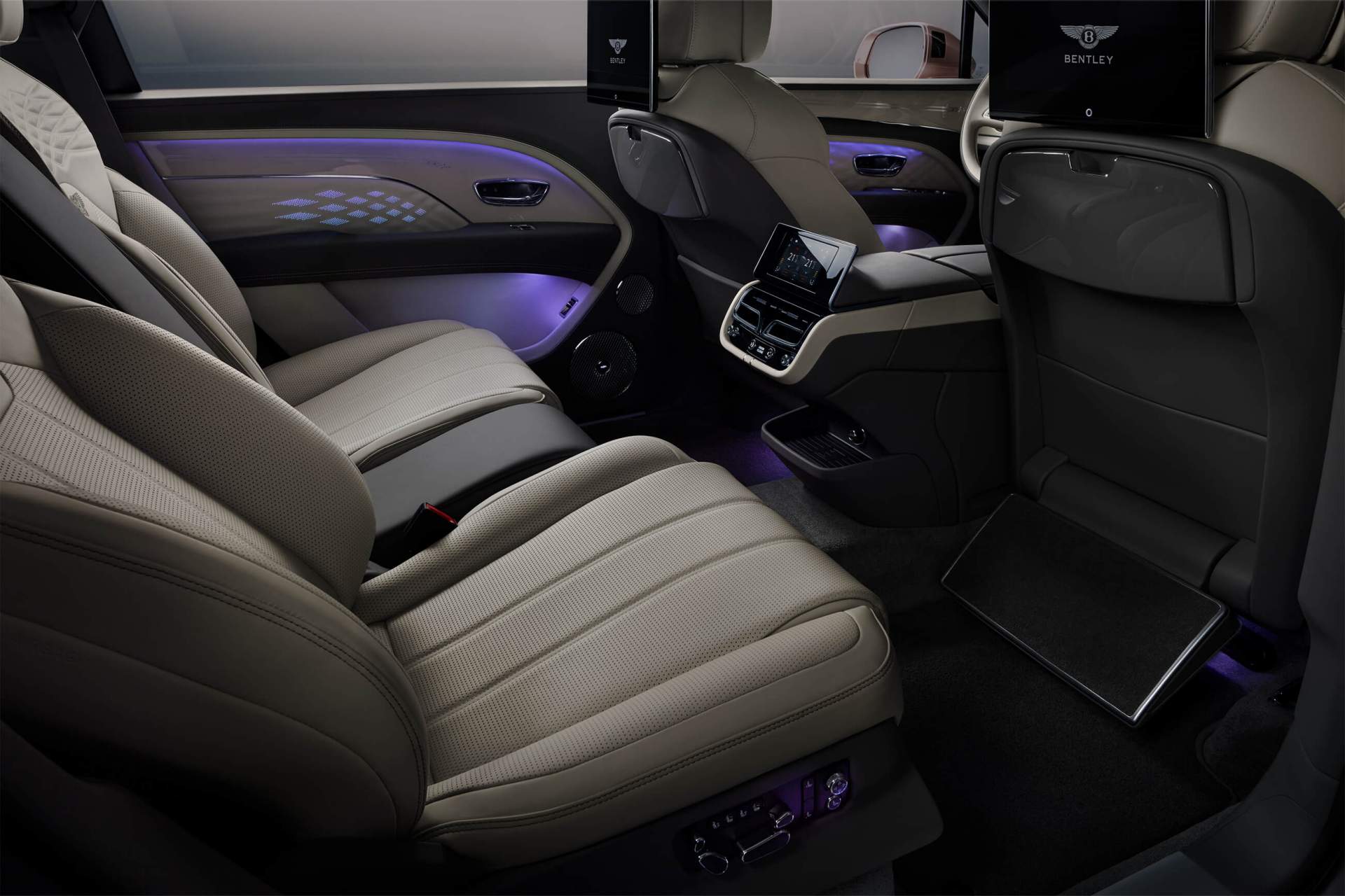6 Bentayga EWB Azure.jpg