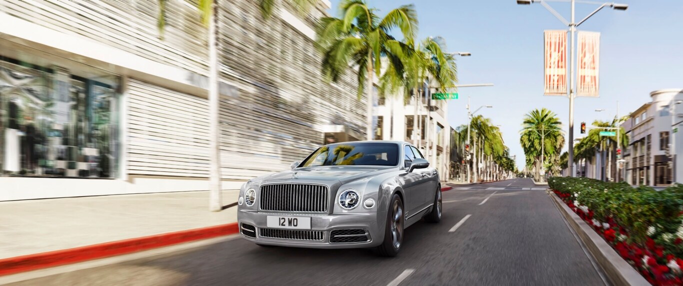 Bentley-Mulsanne-Speed-hallmark-city-street-1920x805-1.jpg